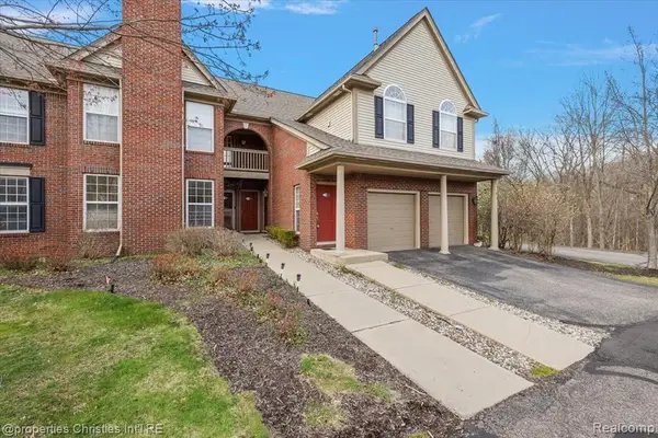 28360 Carlton Way, Novi, MI 48377