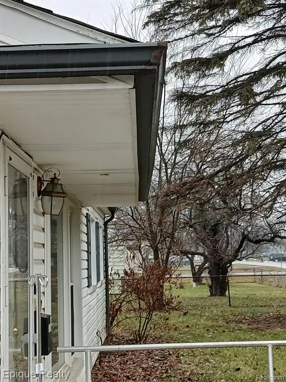 1396 Potter, Burton, MI 48509