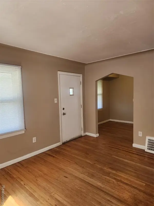 20222 Greenlawn, Detroit, MI 48221