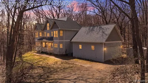 2222 S Hickory Ridge, Milford, MI 48380