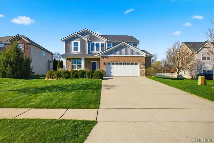 10909 Bouldercrest, South Lyon, MI 48178 - #2