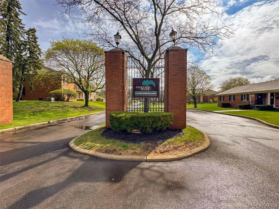 29676 Middlebelt #15, Farmington Hills, MI 48334 - #2