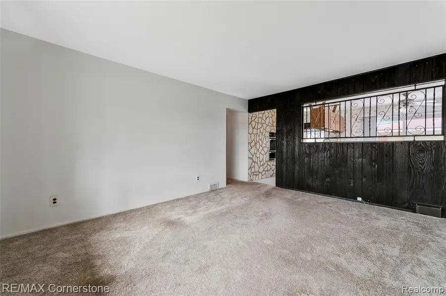 34216 Rosslyn, Westland, MI 48185 - #3