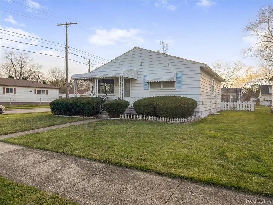 4710 Edgewood, Dearborn Heights, MI 48125 - #2