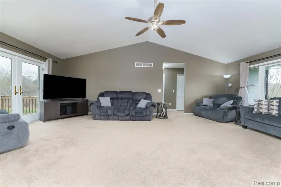 10488 W Grand River, Fowlerville, MI 48836 - #3