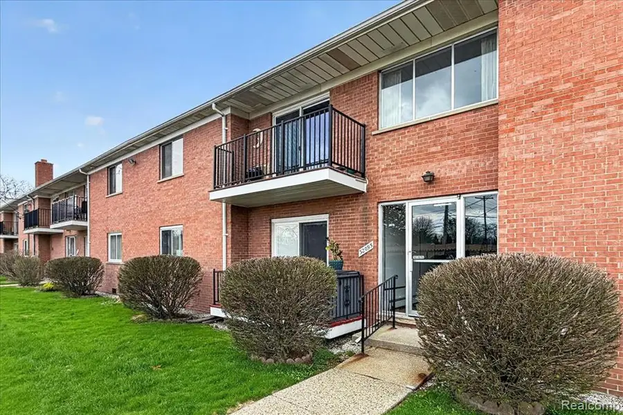32095 Beaconsfield #29, Roseville, MI 48066 - #2