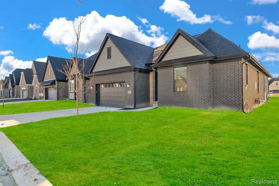4118 Spring Meadows, Sterling Heights, MI 48314 - #2