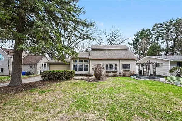 937 Marvell, Waterford, MI 48327