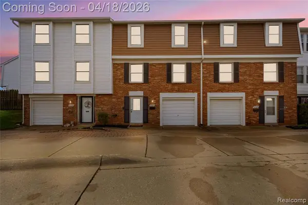 37816 Charter Oaks, Clinton Township, MI 48036