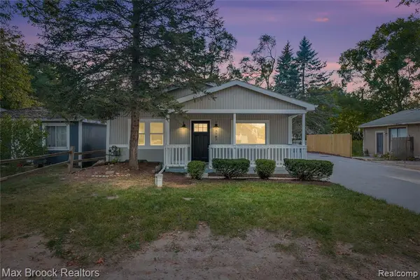 3187 Woodlawn, Commerce Twp, MI 48390