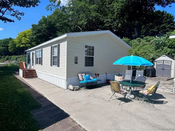 6103 Lakeshore #122, Lexington, MI 48450