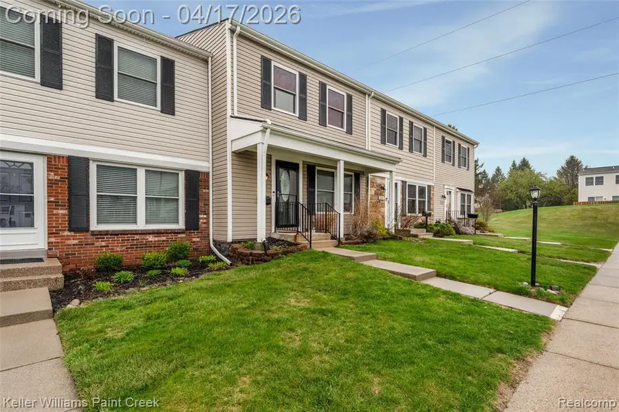 1129 Marquette Ct, Rochester Hills, MI 48307 - #2