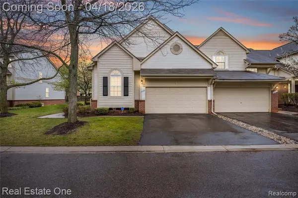 38182 Saratoga Circle, Farmington Hills, MI 48331
