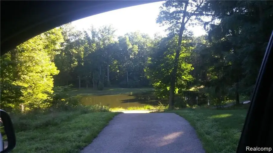 81 Mystic Pines Ct, Pinckney, MI 48169 - #2