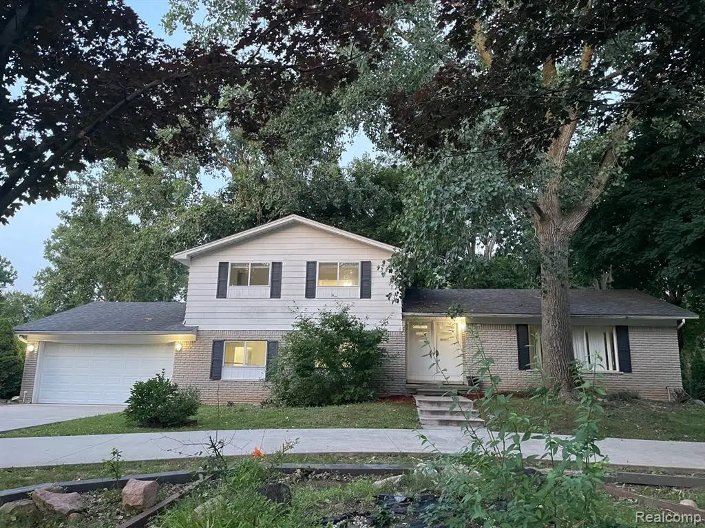7421 Heather Heath, West Bloomfield, MI 48322 - #1