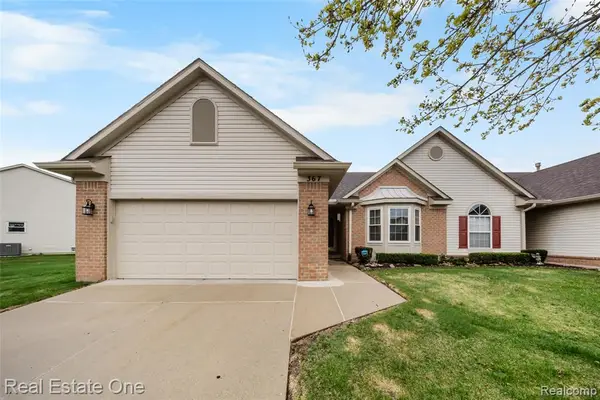 367 N Oak, Commerce Twp, MI 48390