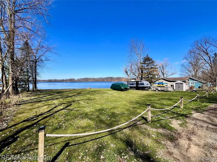 11280 Patterson Lake Dr, Pinckney, MI 48169 - #3