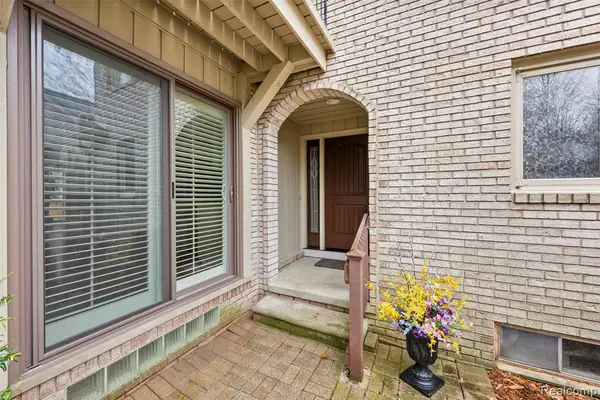 1204 S Timberview, Bloomfield Hills, MI 48304