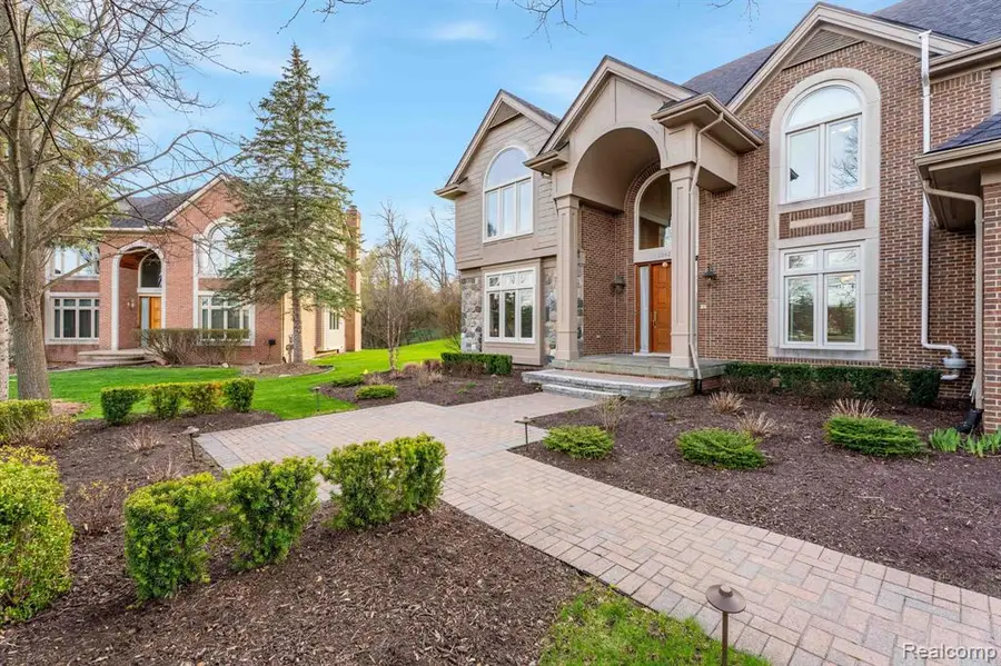 2562 Sequoia, Bloomfield, MI 48304 - #3