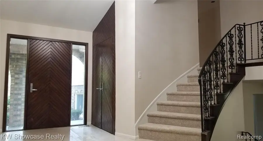 1728 Hiview, Bloomfield Hills, MI 48302 - #3