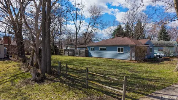 21913 Powers, Dearborn Heights, MI 48125