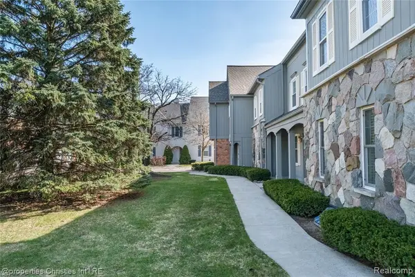 1695 Huntington, Rochester Hills, MI 48309