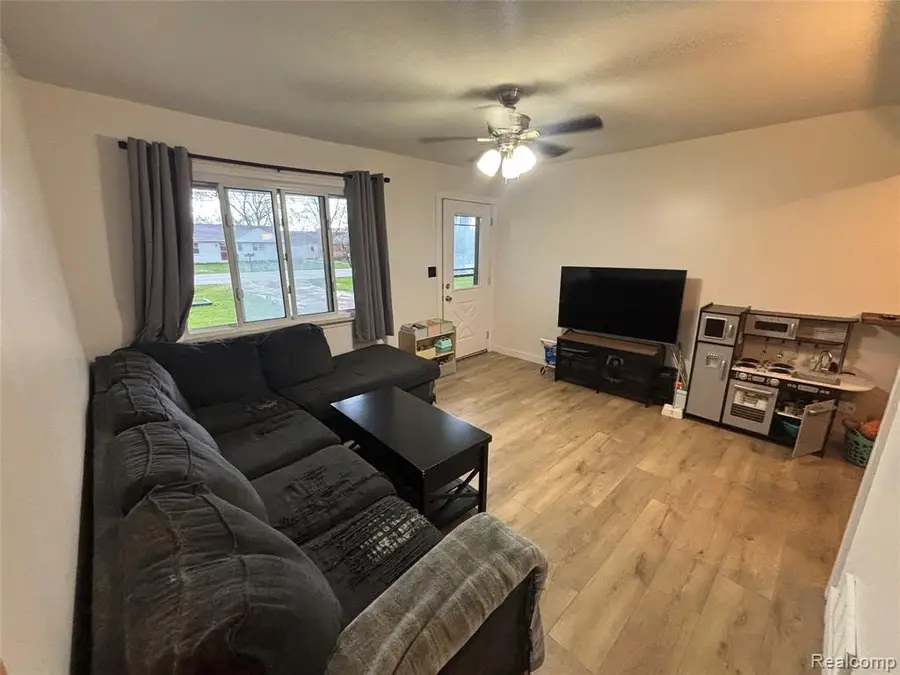 2414 Wildwood Circle, Grand Blanc, MI 48439 - #3