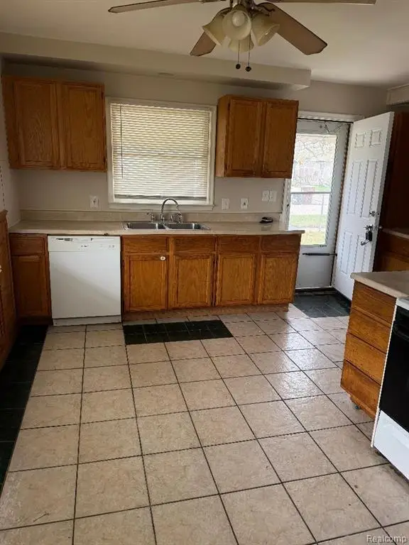 31682 Carlisle, Wayne, MI 48184 - #2