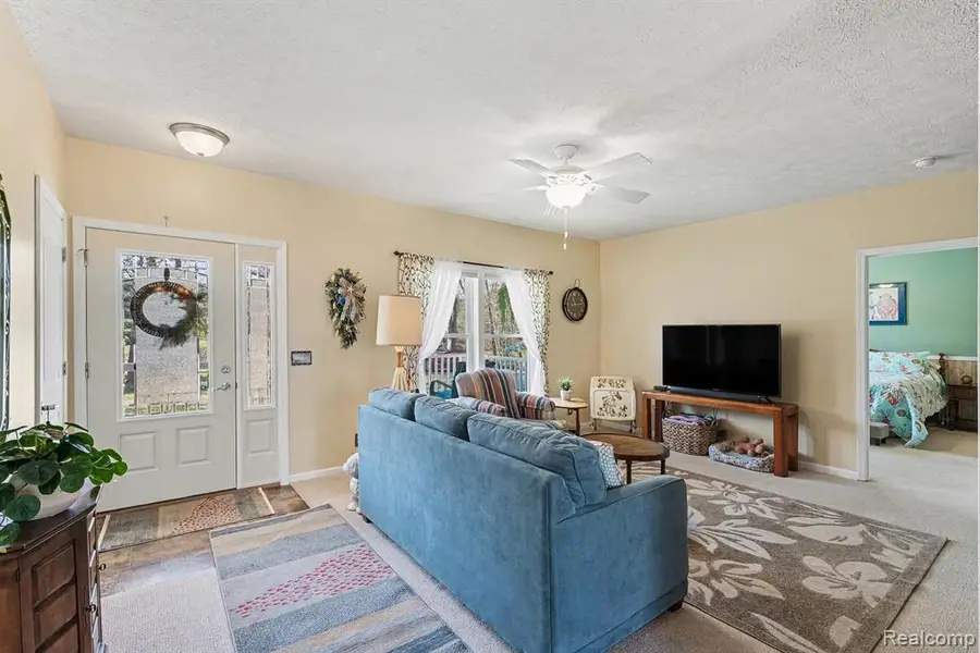 895 E Wardlow, Highland, MI 48356 - #3