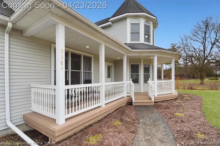 3381 Rockhaven, Rochester Hills, MI 48309 - #2