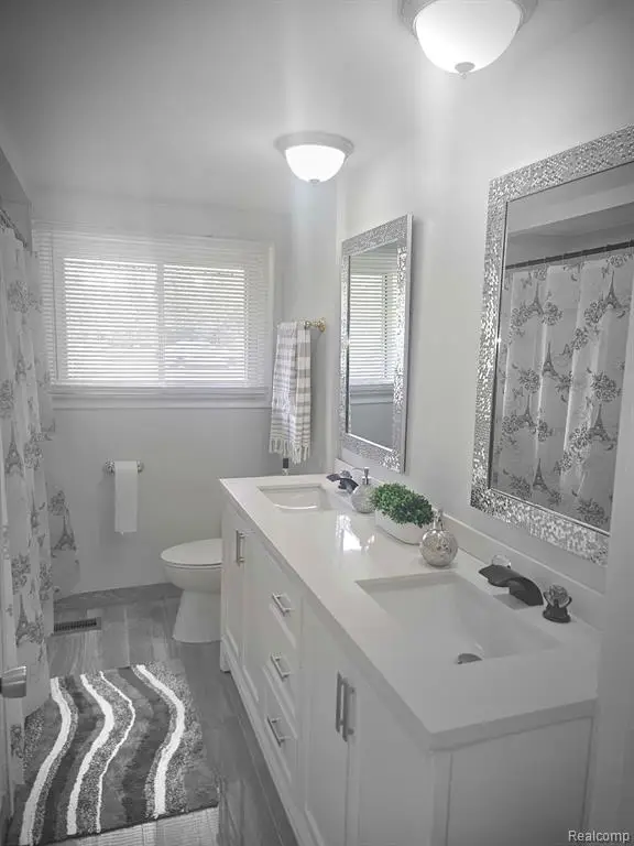 2121 S Commerce, Wolverine Lake, MI 48390 - #2