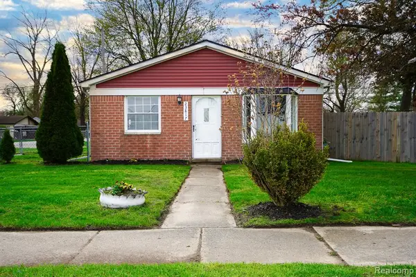 23817 Bredow, Trenton, MI 48174