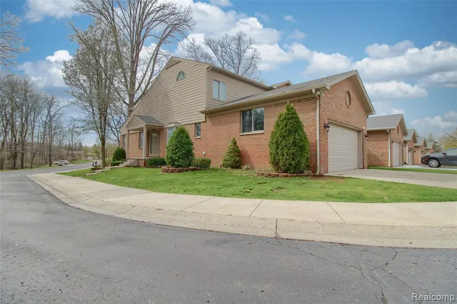 505 Willow #26, South Lyon, MI 48178 - #2