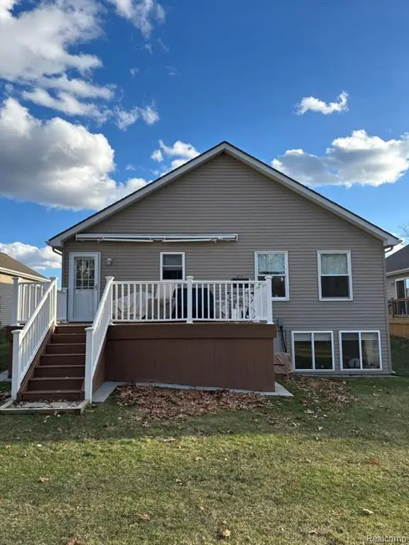 210 Pineview #3064 GRANGE HALL RD, Fenton, MI 48430