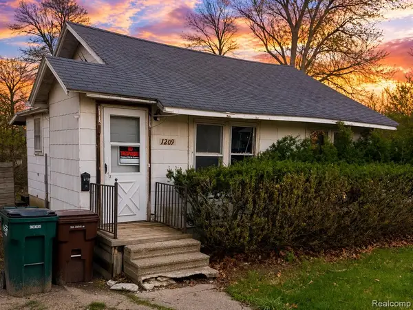 1209 Lathrop, Lansing, MI 48912