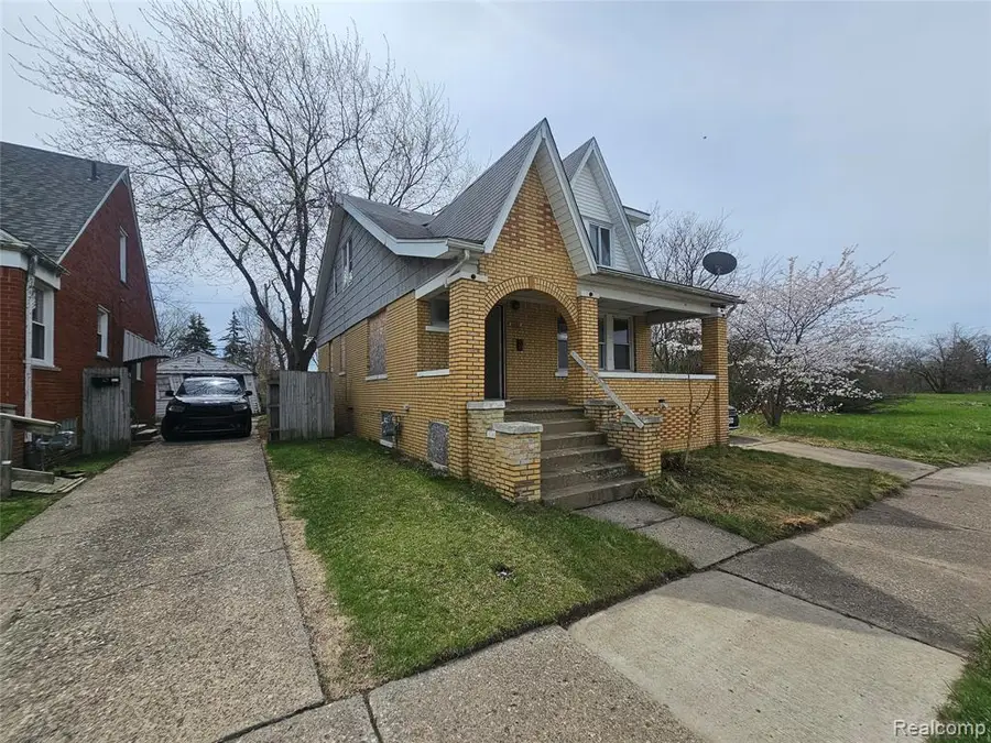 8086 Almont, Detroit, MI 48234 - #2
