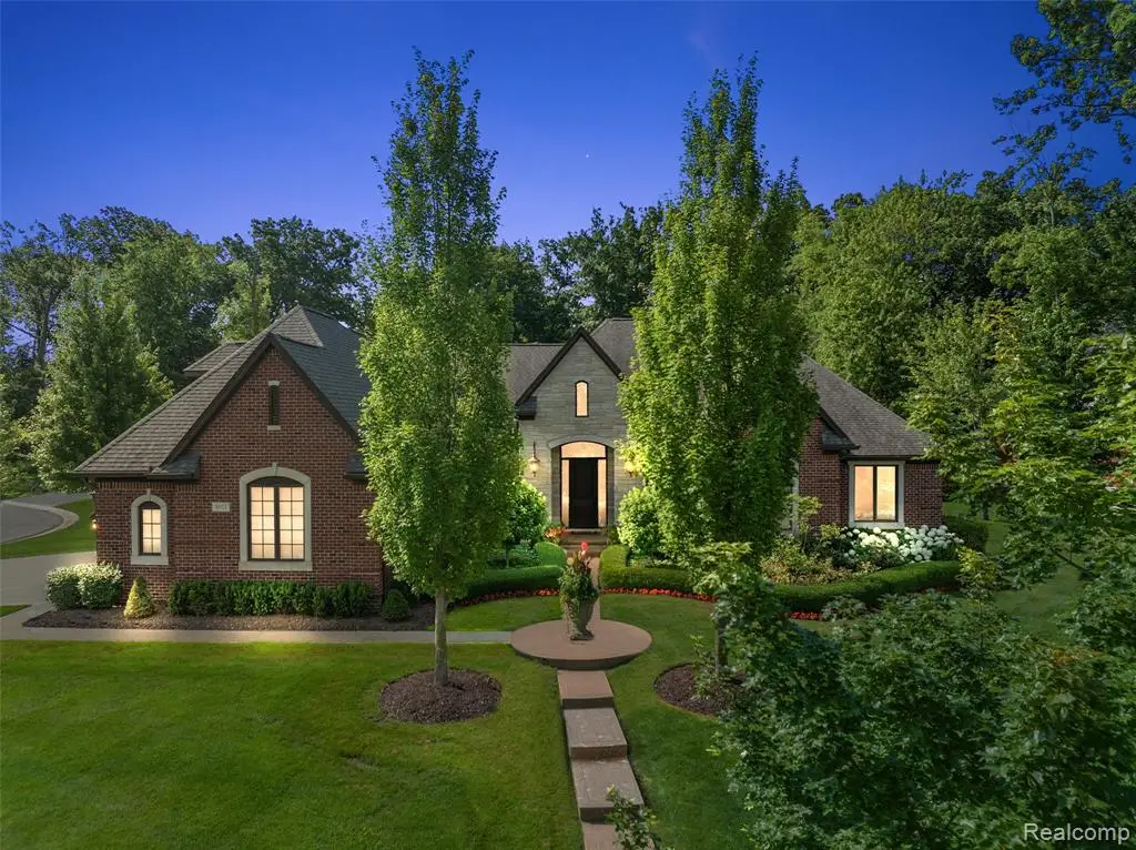 3071 Emeraude, Rochester, MI 48306 - #1