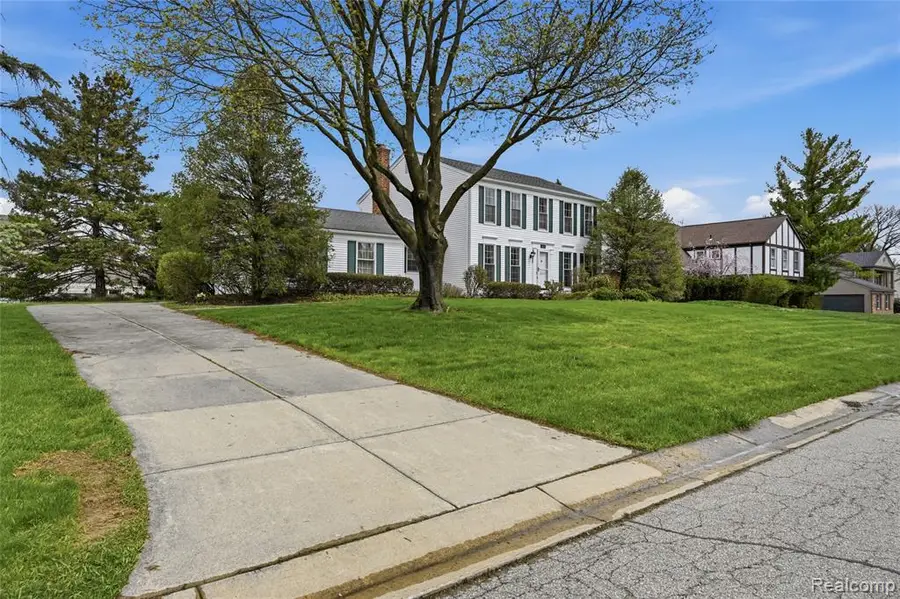 3464 Buckingham, West Bloomfield, MI 48323 - #2