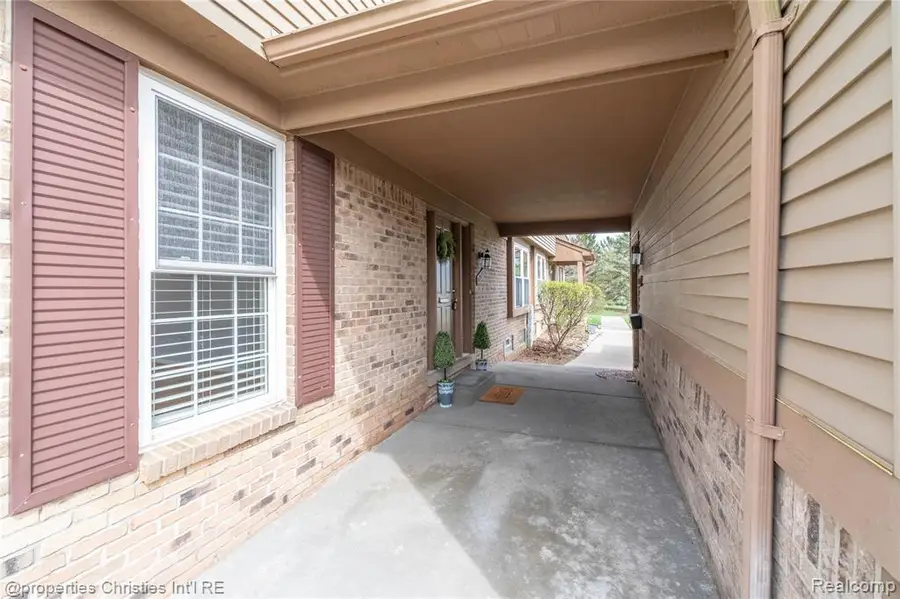 21214 W Glen Haven, Northville, MI 48167 - #2