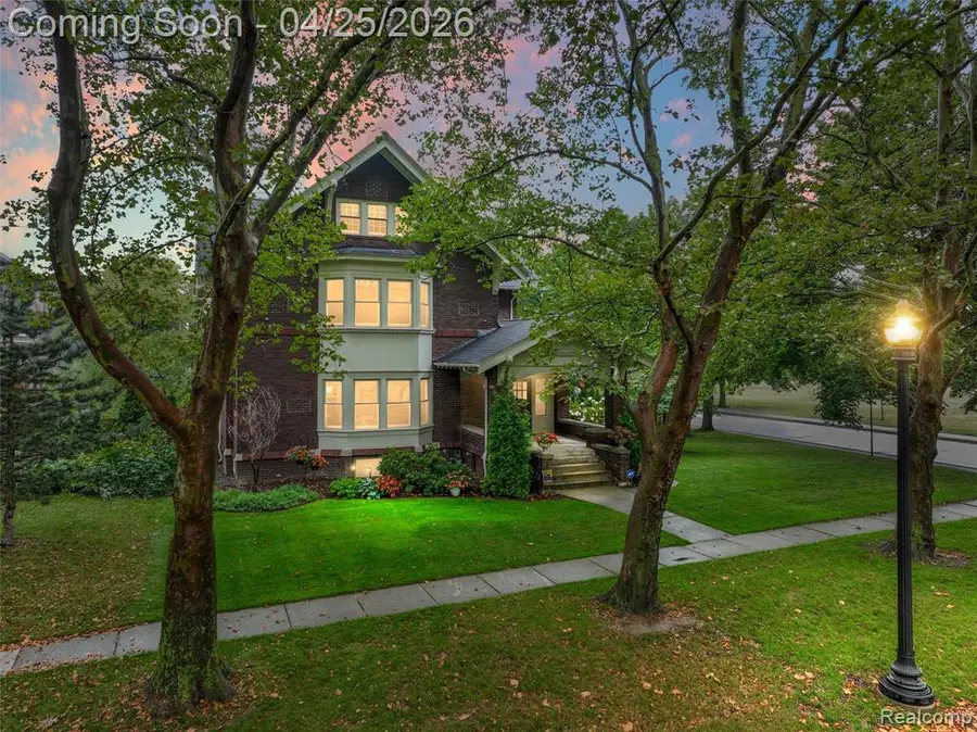 658 Pallister, Detroit, MI 48202 - #2