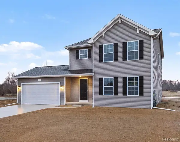 8021 Moonlight Creek, Fowlerville, MI 48836