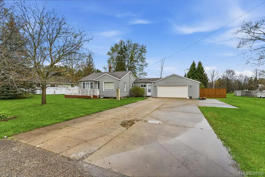 5101 Kendall, Burton, MI 48509 - #2