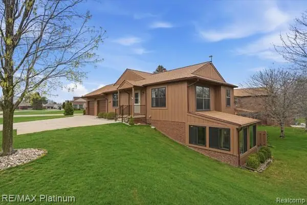 11832 Lexington Drive #4, South Lyon, MI 48178