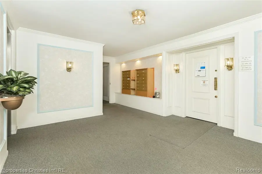 19710 W 13 Mile #101, Beverly Hills, MI 48025 - #3