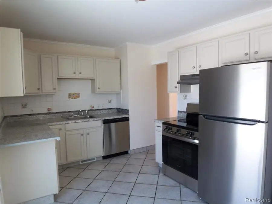 8269 Sterling, Center Line, MI 48015 - #3