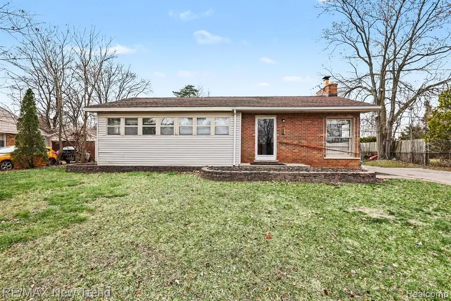 2174 Middlebelt, West Bloomfield, MI 48324 - #2