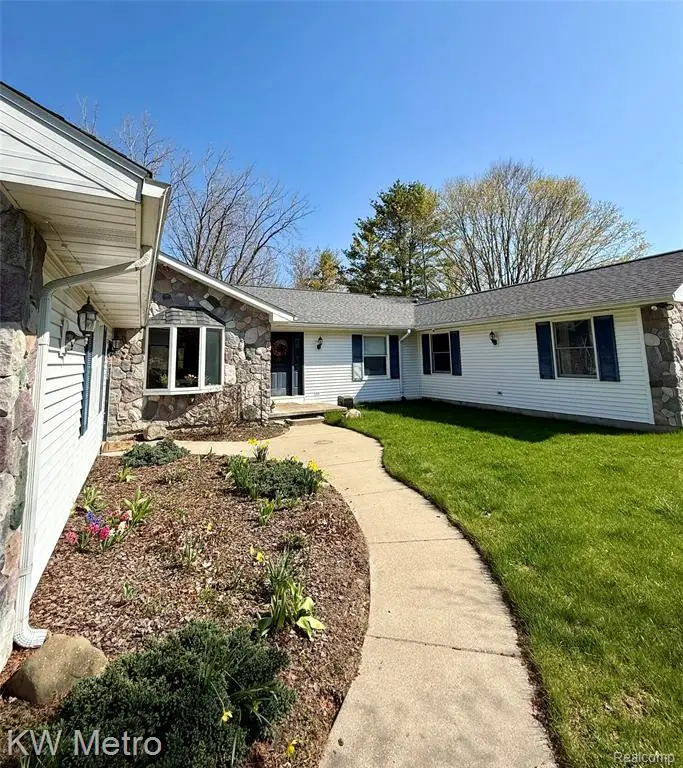 2949 E Hillside, Midland, MI 48640 - #2