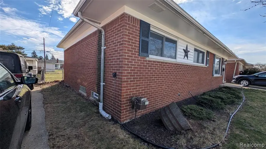 28640 Bradner, Warren, MI 48088 - #3