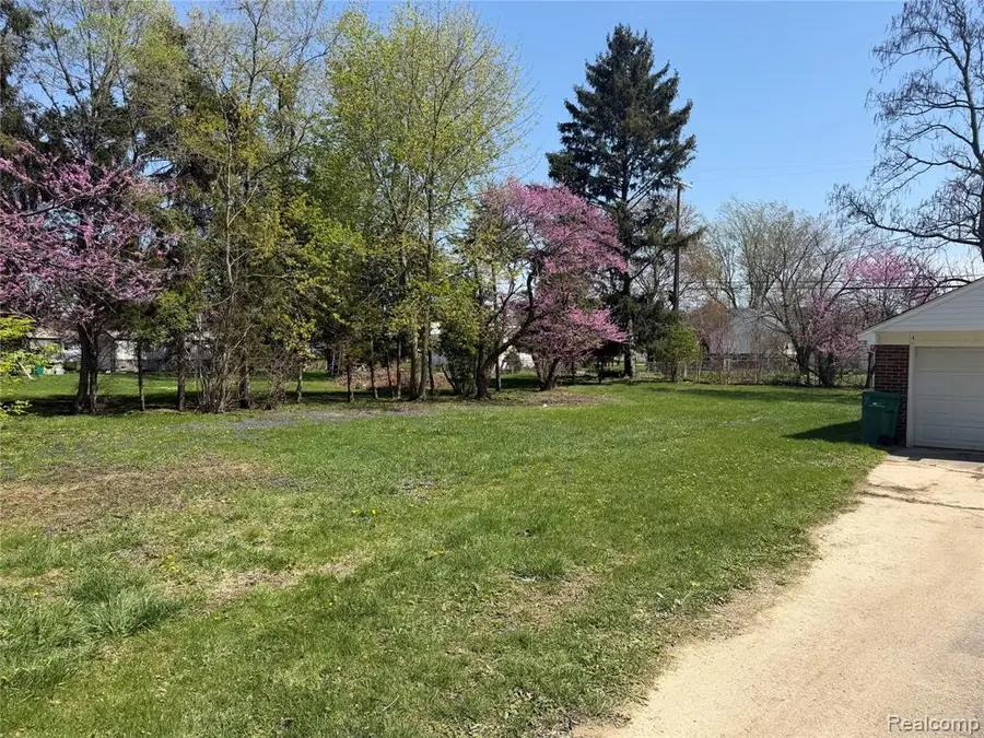 19527 Somers, New Boston, MI 48164 - #3