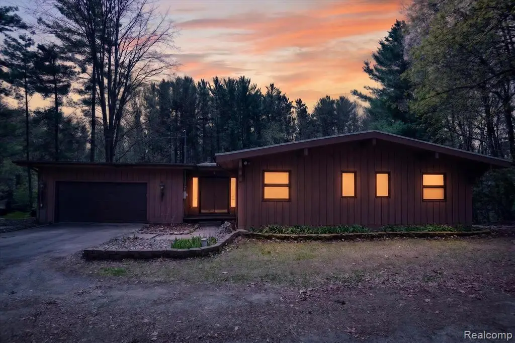 3301 Jewell, Howell, MI 48843 - #1